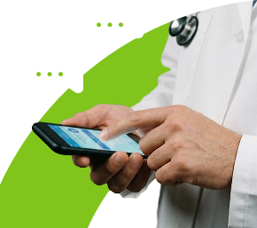 Мобильный телефон в руках